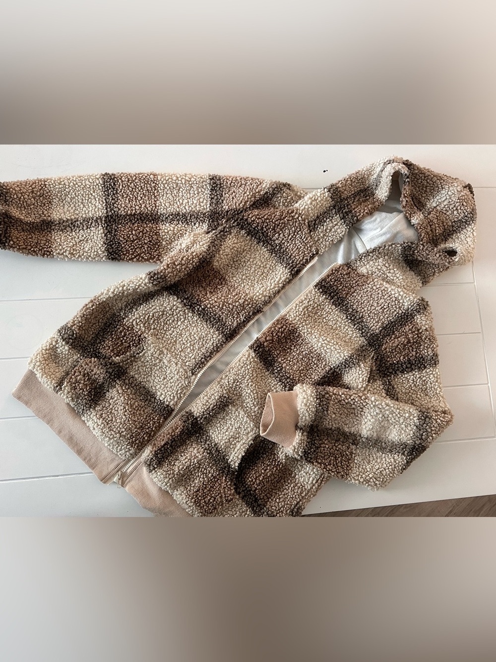 Cozy Sherpa Zip-Up Jacket in Beige Plaid